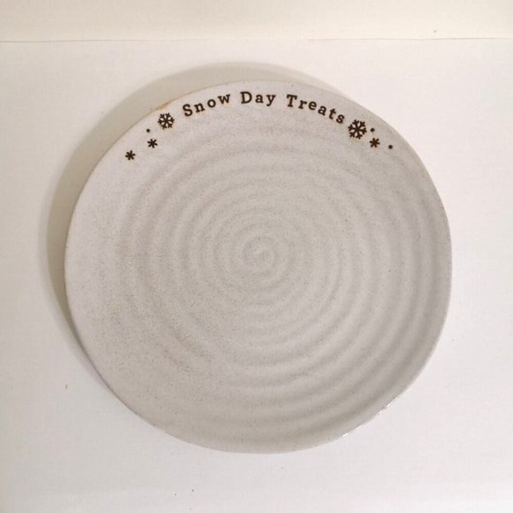 DEMDACO‎ " Snow Day Treats" Plate Stoneware Sand Color 13 1/4" Dia.